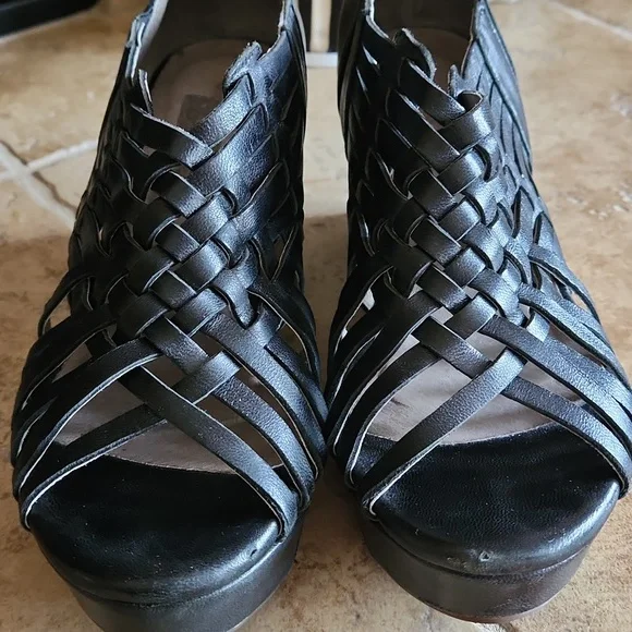 Black Wedge Sandals Womans Size 8 - Picture 2 of 10